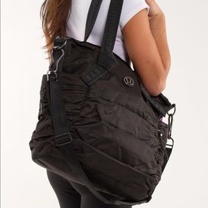 Lululemon Triumphant Tote - like new!